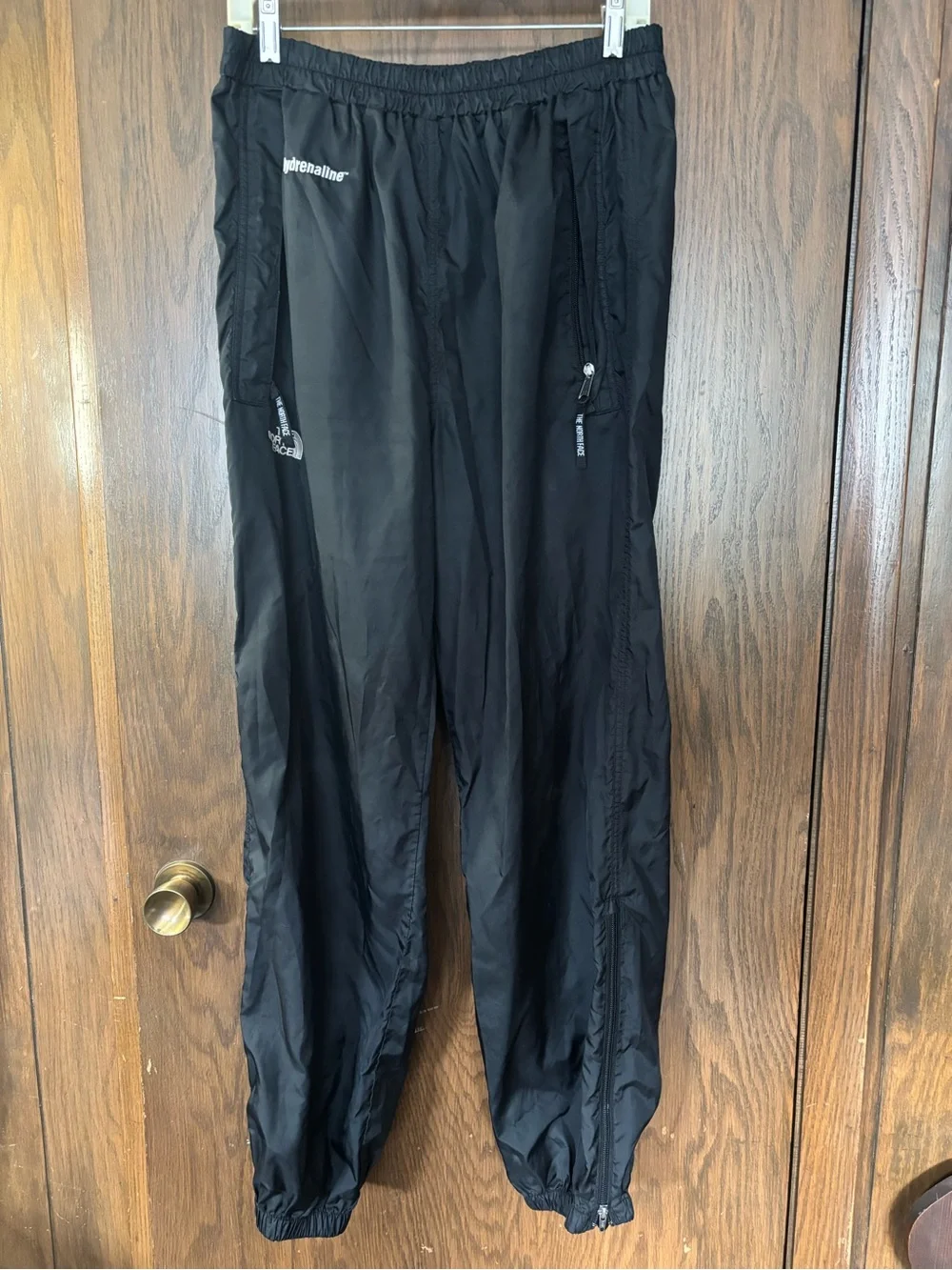 The North Face Hydrenaline Pants 2000 feature lightweight and wind-resistant